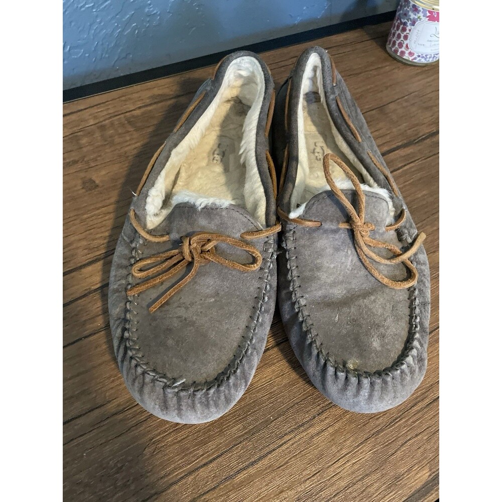UGG moccasins Gray Leather Fuzzy Inside 10